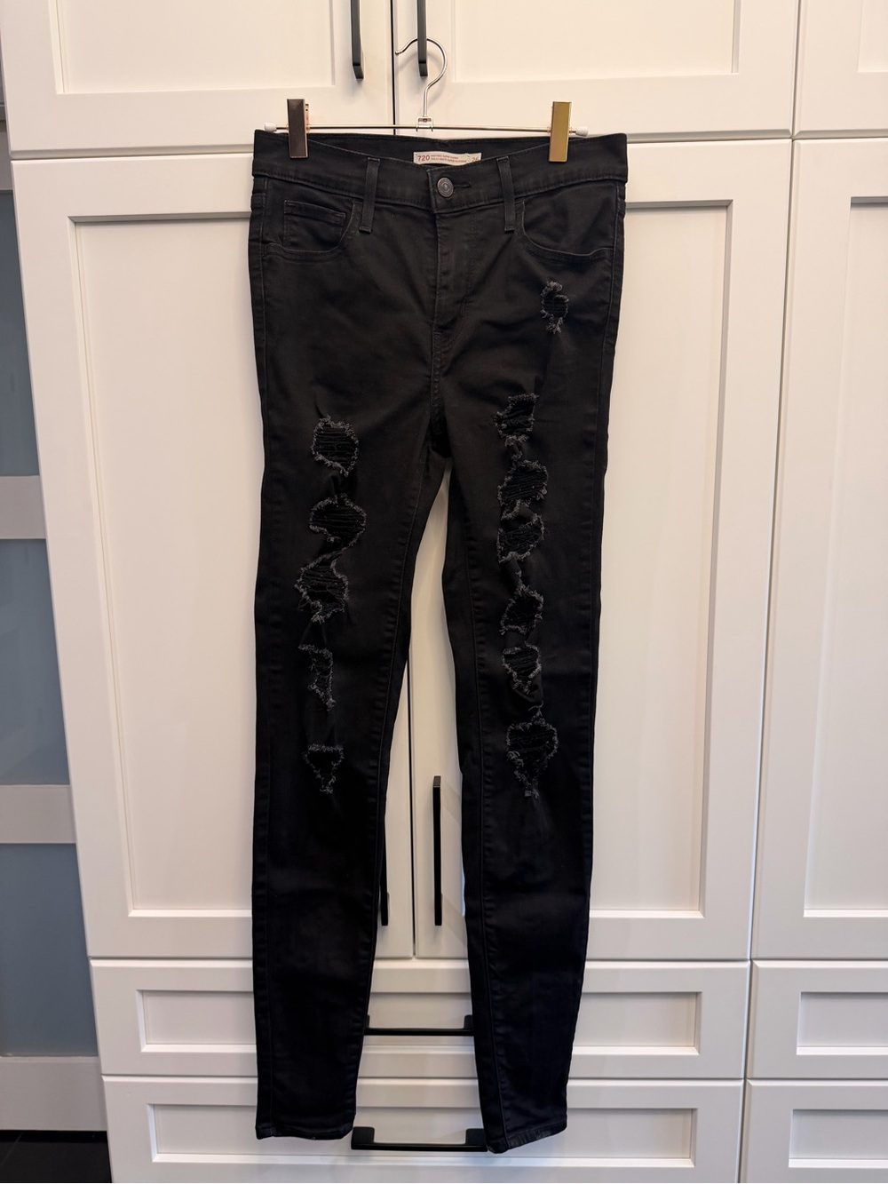 Levi’s 720 High Rise Super Skinny Distressed Black Jeans 🖤